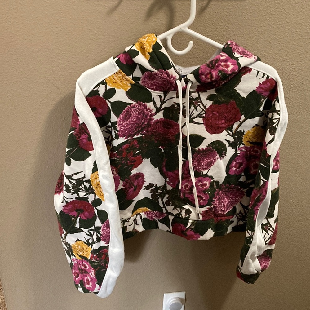 Rachel Roy- cropped floral sweatshirt, size xl